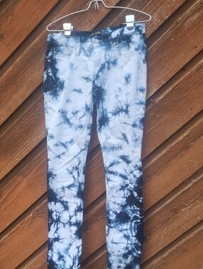 NWOT Levi's 524 too Superlow Dark Blue & White Tie-Dye Skinny Jeans